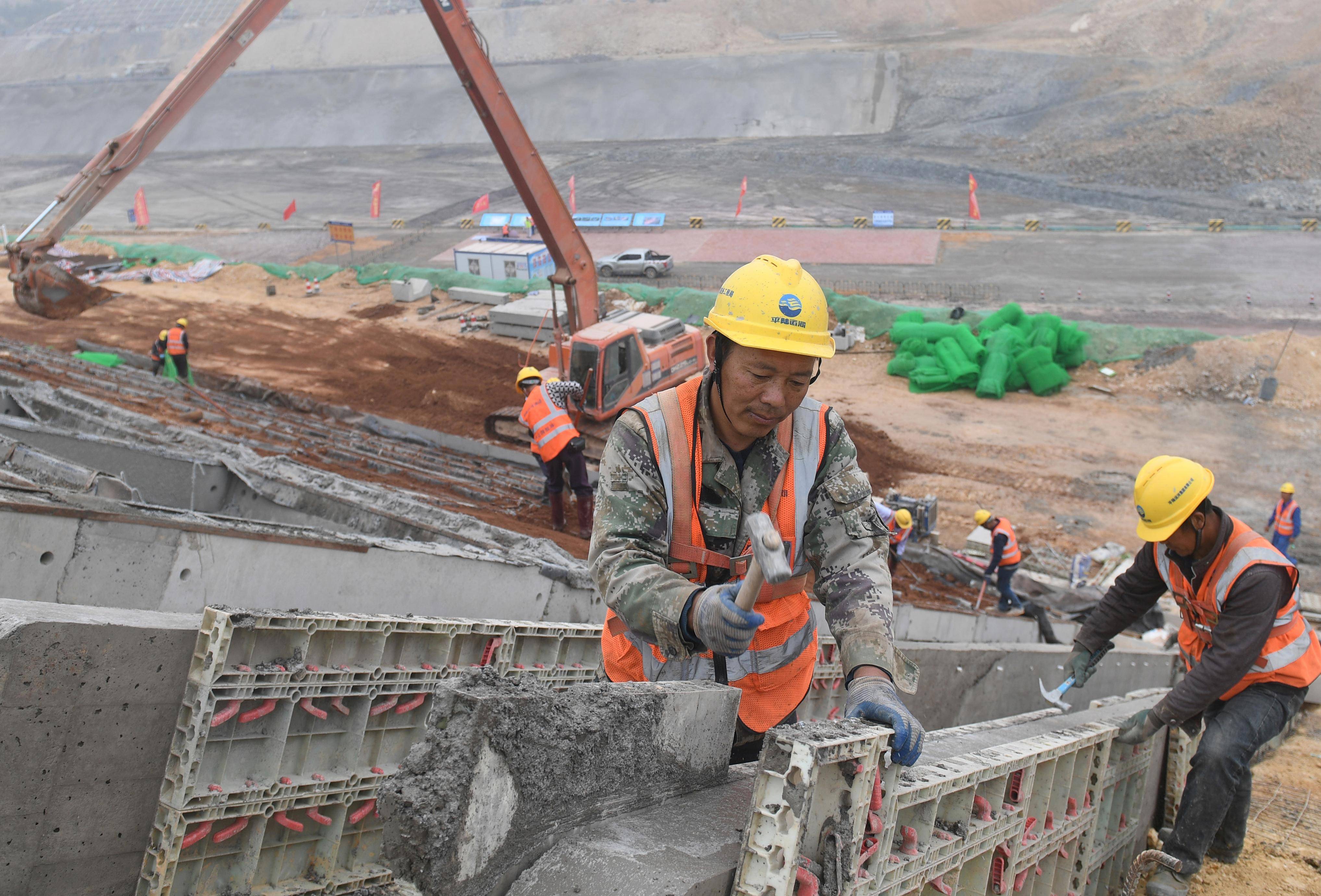 廣西平陸運河建設加速推進，多項樞紐工程同步施工